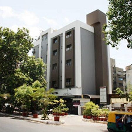 أحمد أباد Hotel Dudawat المظهر الخارجي الصورة