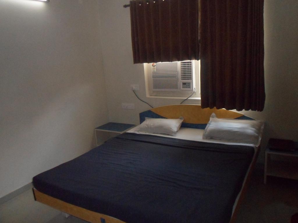 أحمد أباد Hotel Dudawat الغرفة الصورة