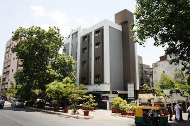 أحمد أباد Hotel Dudawat المظهر الخارجي الصورة