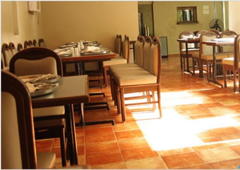 أحمد أباد Hotel Dudawat المظهر الخارجي الصورة