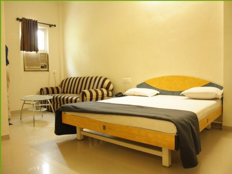 أحمد أباد Hotel Dudawat المظهر الخارجي الصورة