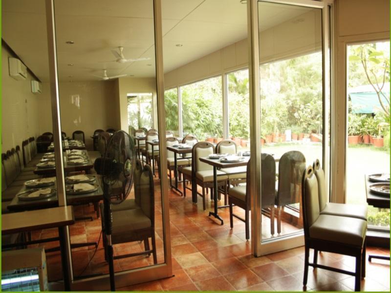 أحمد أباد Hotel Dudawat المظهر الخارجي الصورة
