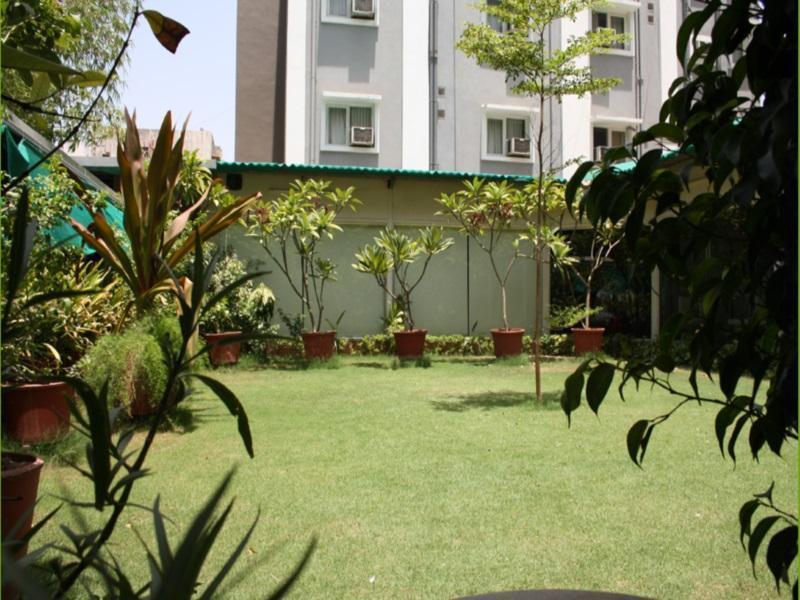 أحمد أباد Hotel Dudawat المظهر الخارجي الصورة