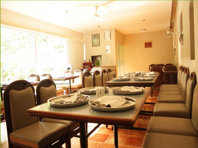 أحمد أباد Hotel Dudawat المظهر الخارجي الصورة