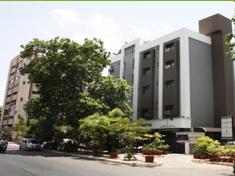 أحمد أباد Hotel Dudawat المظهر الخارجي الصورة