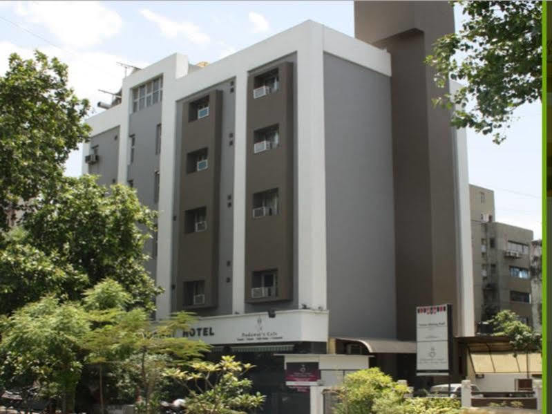 أحمد أباد Hotel Dudawat المظهر الخارجي الصورة