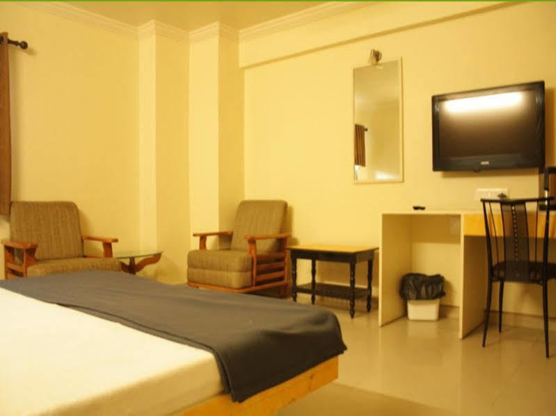 أحمد أباد Hotel Dudawat المظهر الخارجي الصورة